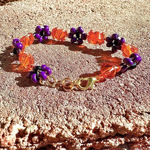 Purple and Orange Floral Glass Beaded Bracelet w Gold Colored Accents - Picture 2 of 2